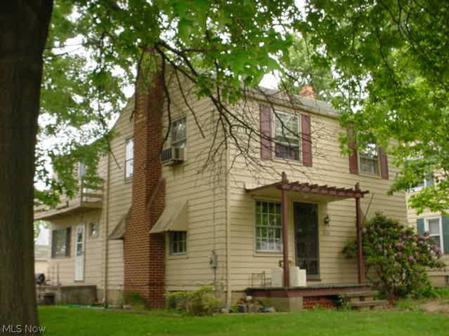 5 bed, 2 bath colonial in need of repairs, 2050 sq ft. Great corner lot across from park. Fireplace, 2 furnaces. 2013 electric updated. Needs roof, windows, paint, carpet.  Build sweat equity, great potential!