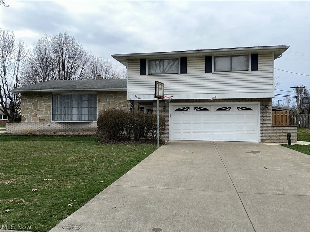 Photo of 6506 Fairweather Drive, Cleveland, OH 44130 (MLS # 5195365)