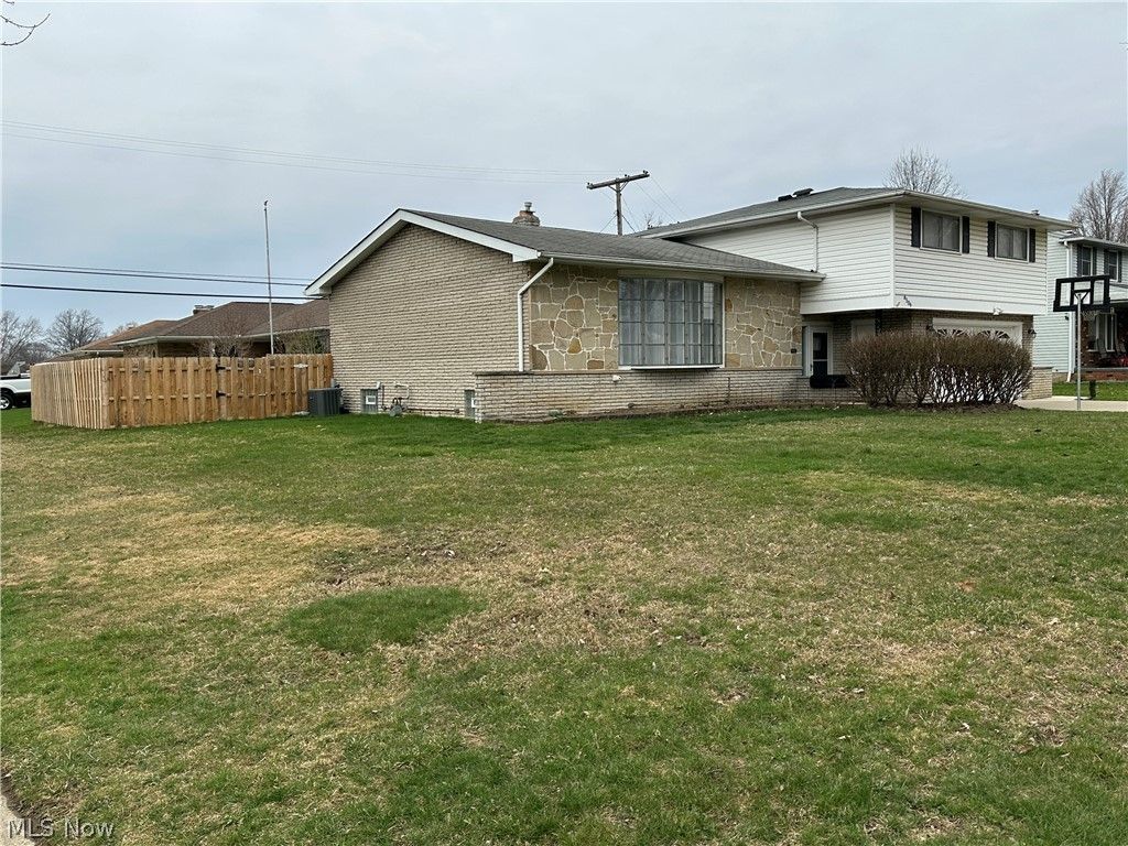 Photo of 6506 Fairweather Drive, Cleveland, OH 44130 (MLS # 5195365)