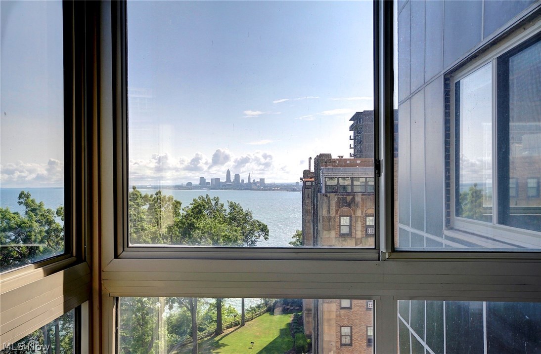 Marine Towers East - Residential