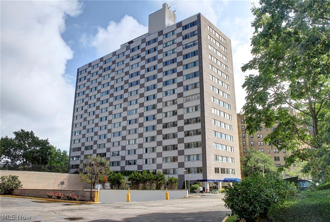 Marine Towers East - Residential