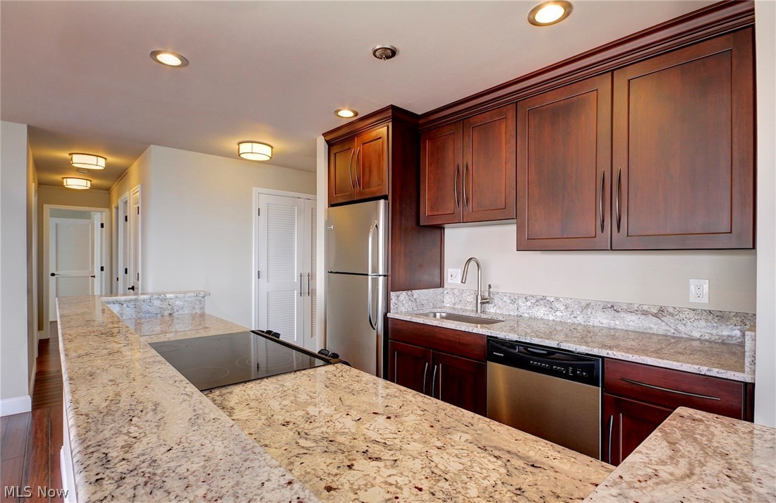 Marine Towers East - Residential