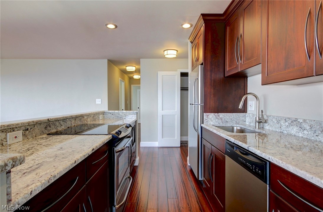 Marine Towers East - Residential