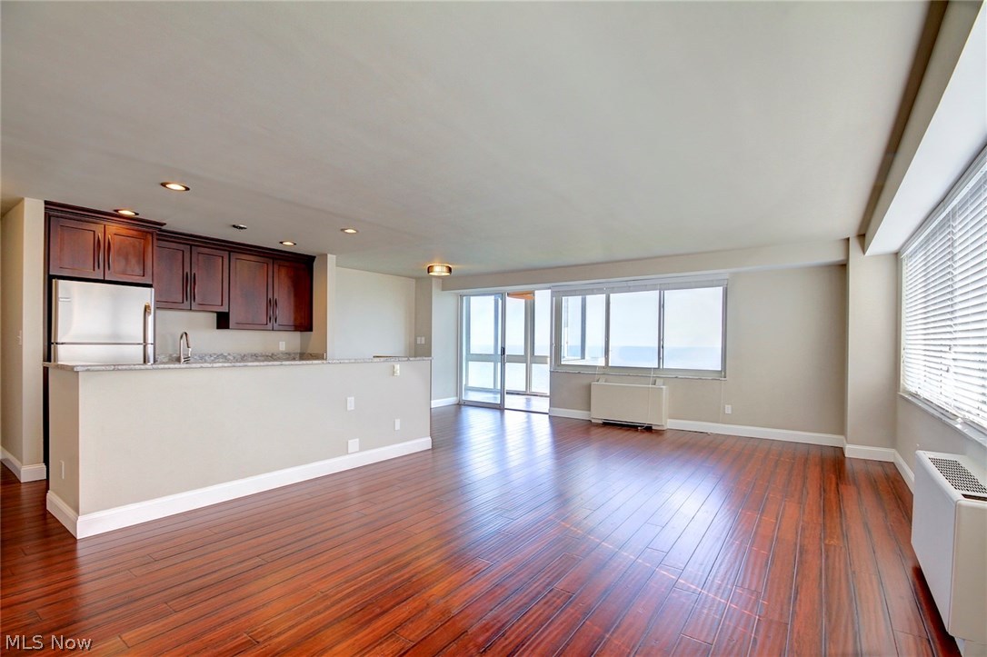 Marine Towers East - Residential