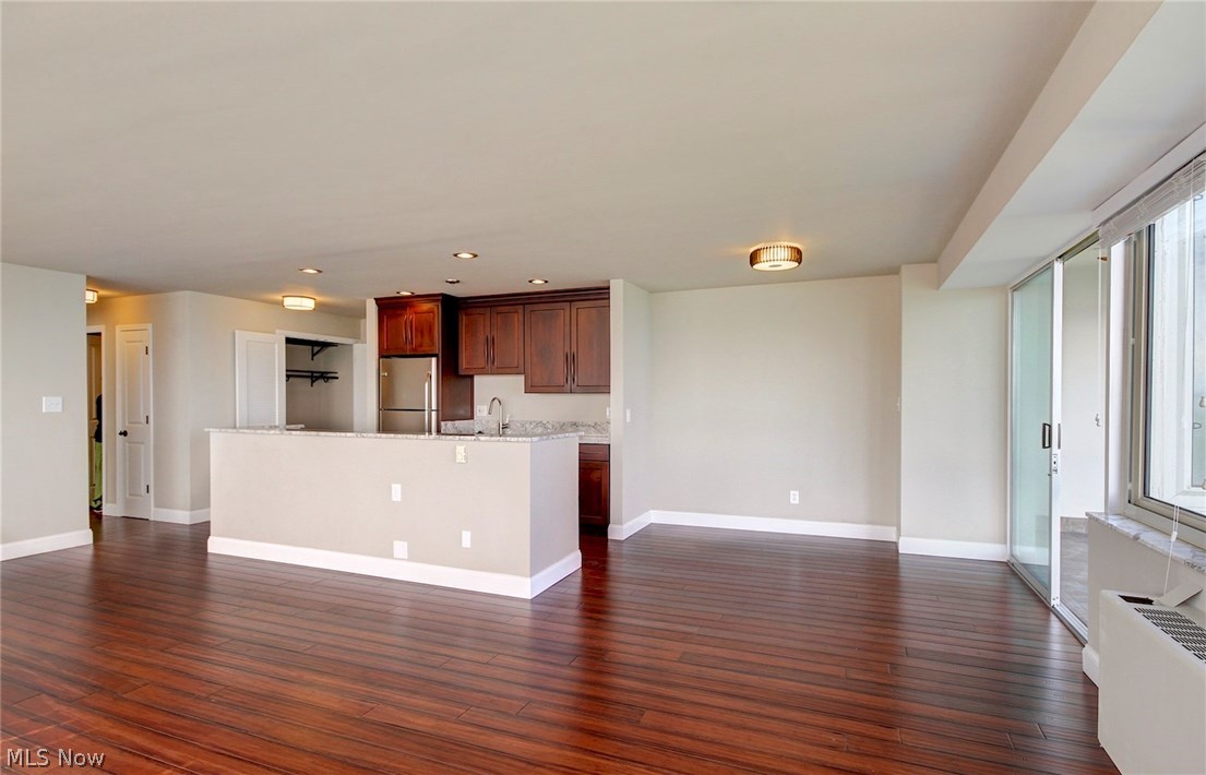 Marine Towers East - Residential