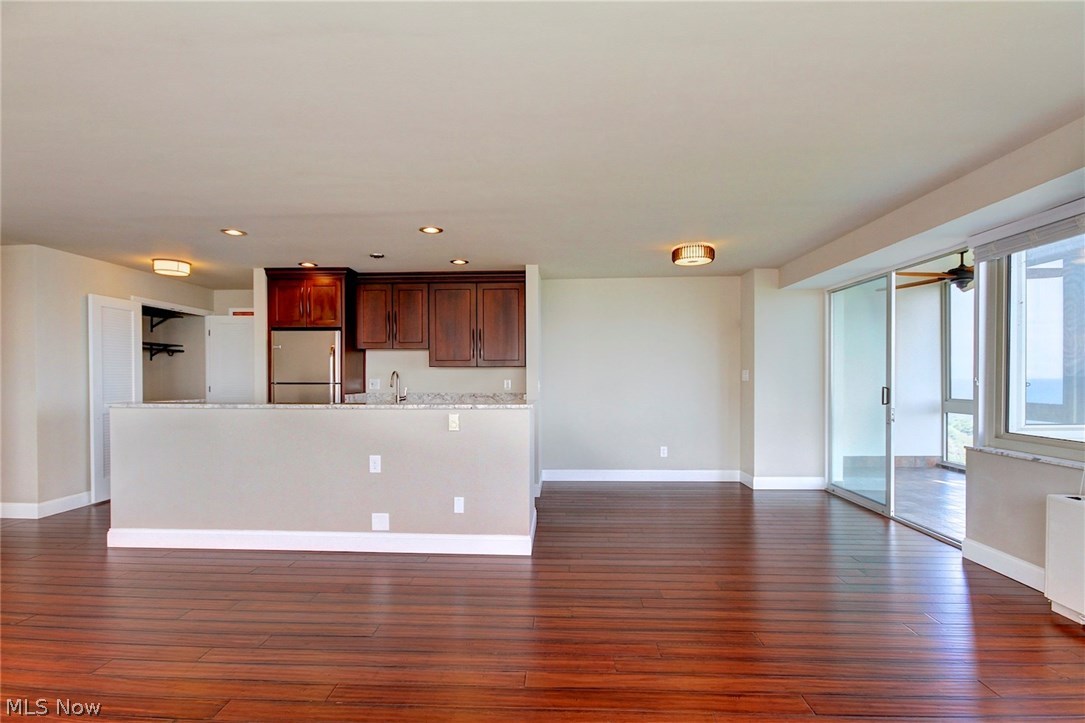 Marine Towers East - Residential