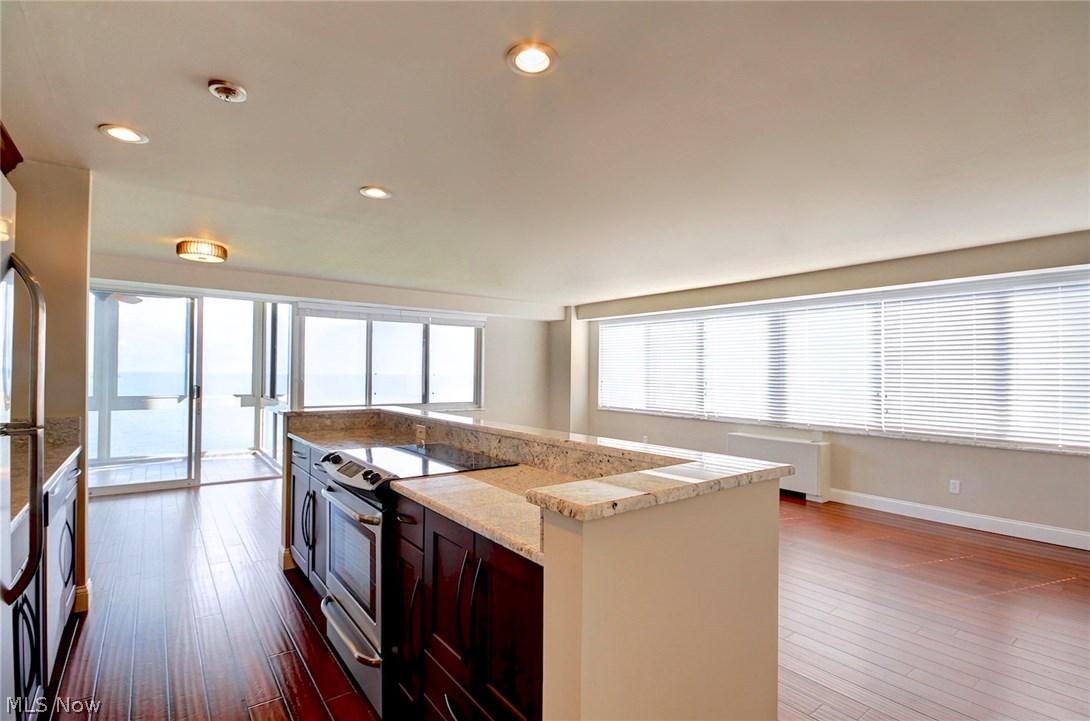 Marine Towers East - Residential