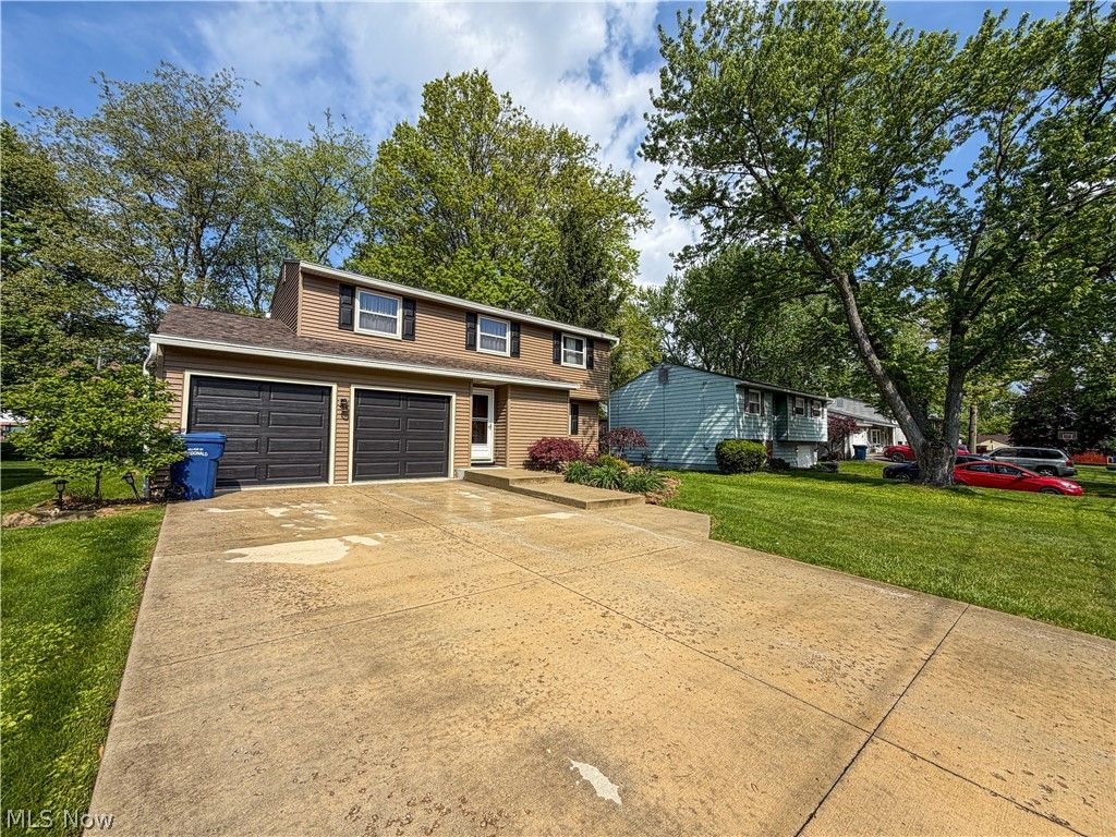 Photo of 724 Indiana Avenue, McDonald, OH 44437 (MLS # 5207966)