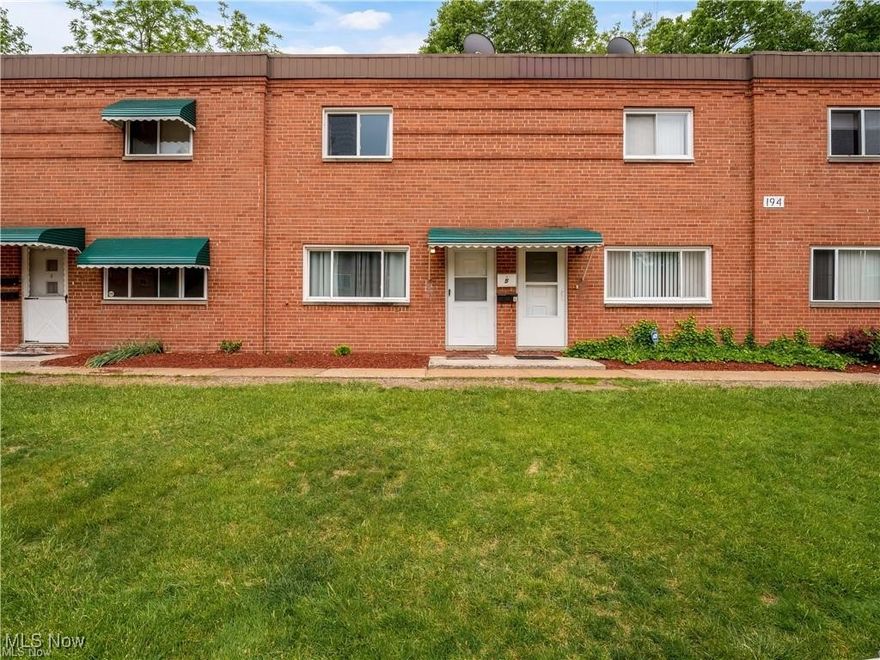 Welcome to this adorable and well-maintained 2-bedroom condo townhouse that offers the perfect blend of comfort, convenience, and value. Whether you're a first-time buyer, downsizer, or savvy investor, this gem checks all the boxes!
Step inside to discover a bright, open-concept living and dining area with warm, natural light and a cozy, welcoming atmosphere. The functional layout features a well-sized kitchen with ample cabinet space and a casual dining nook—perfect for everyday meals or entertaining guests.
Upstairs, you’ll find two generously sized bedrooms with ample closet space and a clean bathroom. Move-in ready, this home also includes in-unit laundry and outdoor space—ideal for relaxing mornings or evening unwinds.
Located in a quiet, friendly complex with low maintenance fees and easy access to transit, shopping, schools, and parks, this home offers unbeatable value. It’s also a fantastic rental opportunity with strong tenant appeal and great ROI potential.