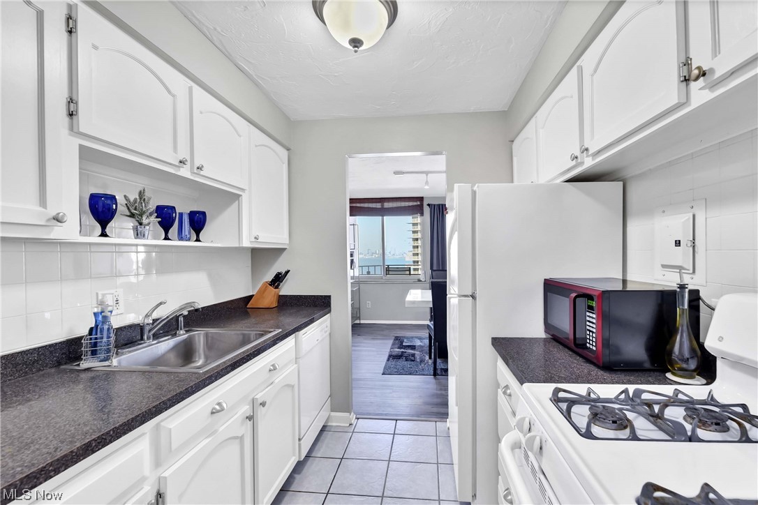 Carlyle Condo - Residential Lease