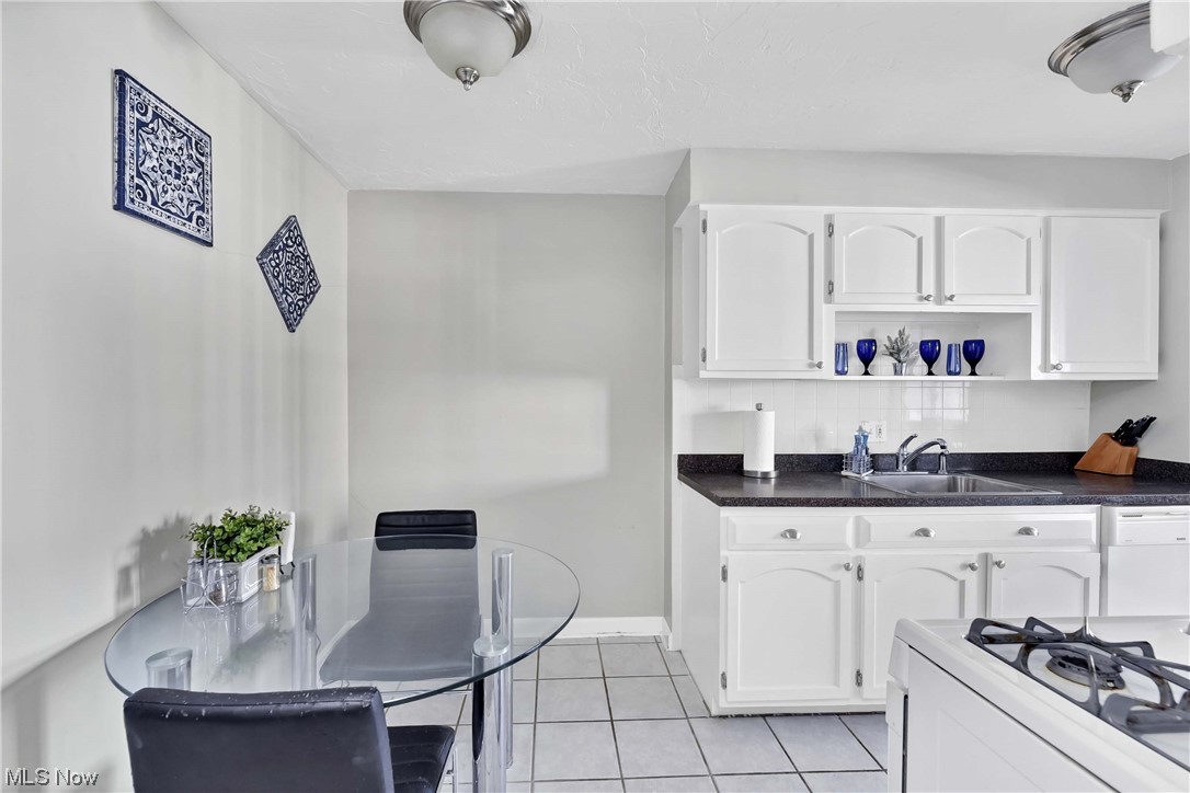 Carlyle Condo - Residential Lease