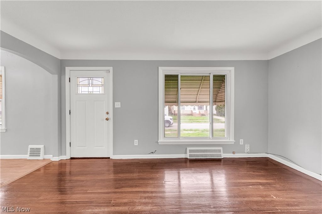 Photo of 20751 Goller Avenue, Euclid, OH 44119 (MLS # 5202098)