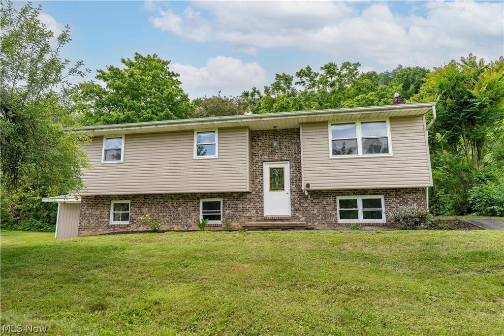 Photo of 9115 Arrow Road NW, Minerva, OH 44657 (MLS # 5223097)