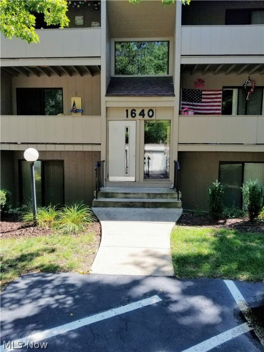 Well-Maintained 1 bedroom, 1 bath condo that has been freshly painted and carpeted for a new owner. Condo provides in-suite laundry that will accommodate a full sized washer and dryer, sliders leading to private balcony, a one car garage with opener. Condo is located one mile from Crocker Park and provides convenient access to I-480 and I-90. Seller had licensed inspection completed and is providing report for buyers convenience.