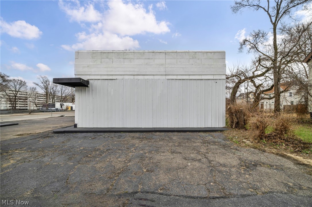 Bower & Bracks - Commercial Sale