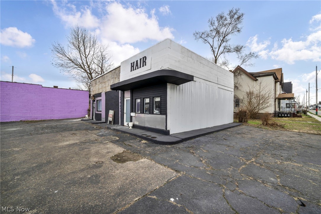 Bower & Bracks - Commercial Sale