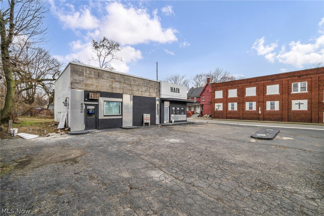 Bower & Bracks - Commercial Sale