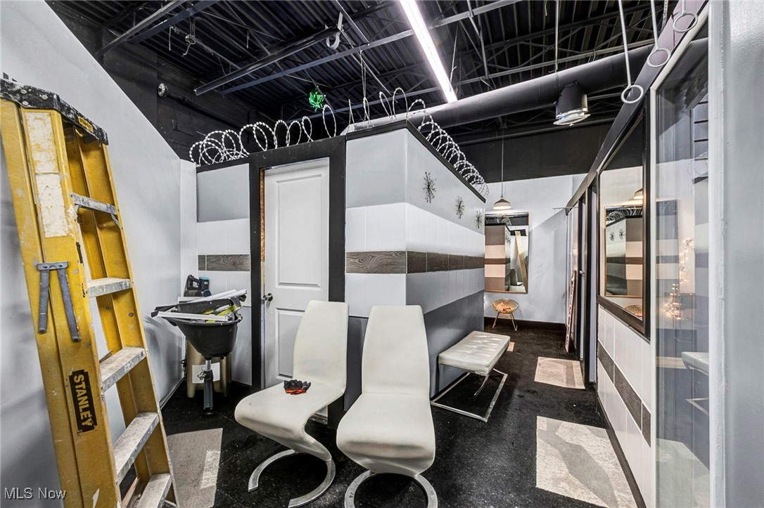 Bower & Bracks - Commercial Sale