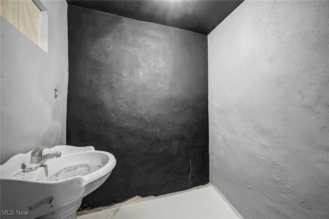 Bower & Bracks - Commercial Sale