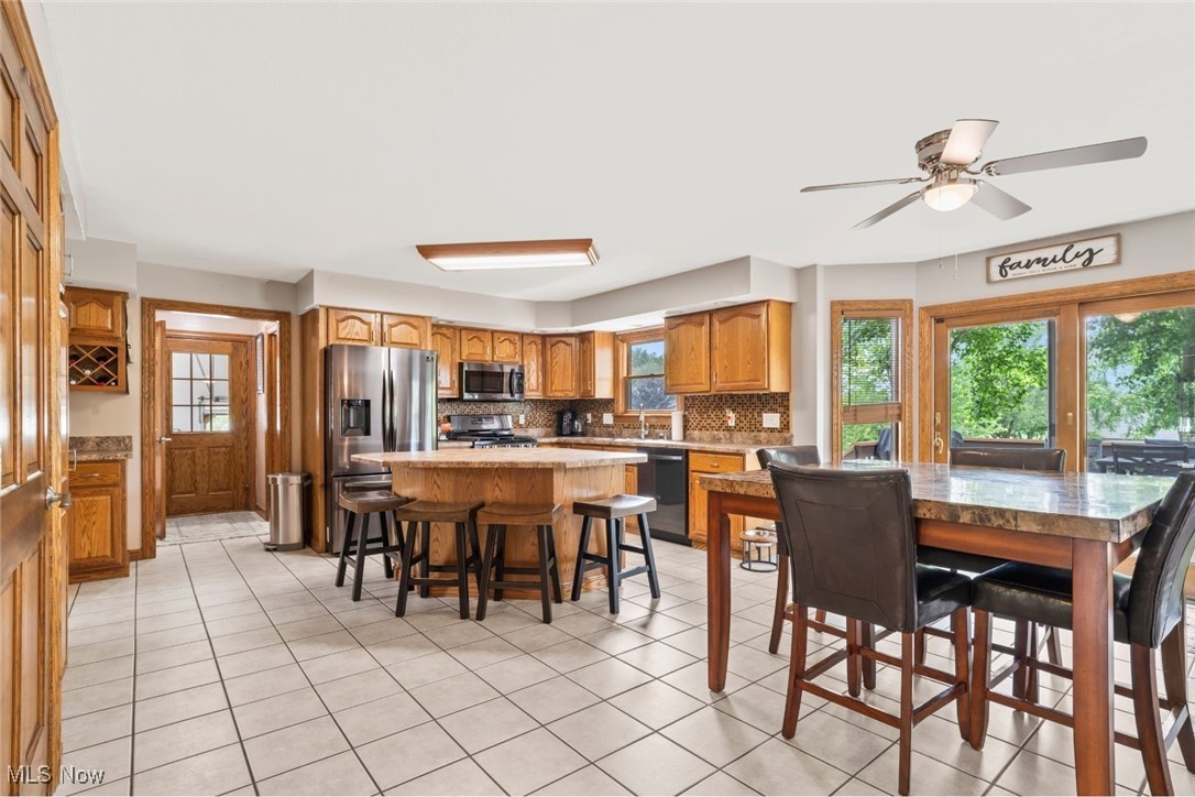 Poland, Ohio 44514, United States, 4 Bedrooms Bedrooms, ,3 BathroomsBathrooms,Residential,Pending,155765