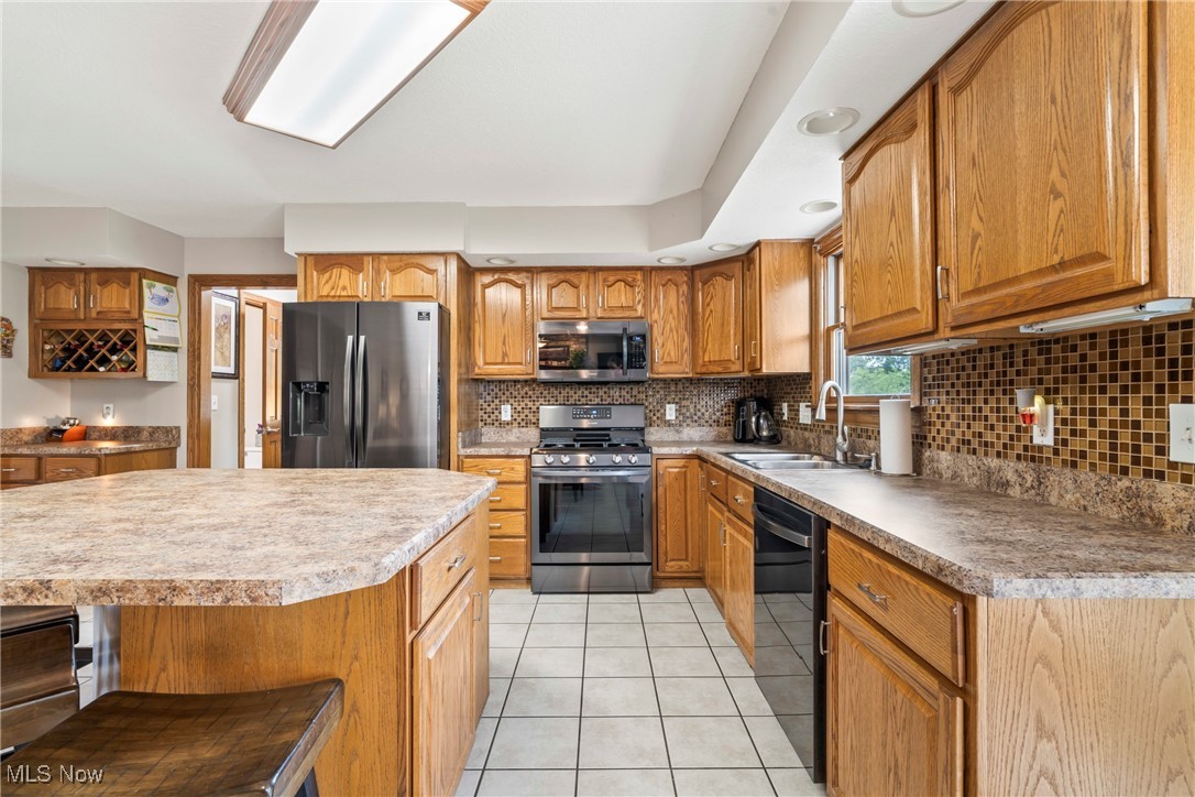 Poland, Ohio 44514, United States, 4 Bedrooms Bedrooms, ,3 BathroomsBathrooms,Residential,Pending,155765