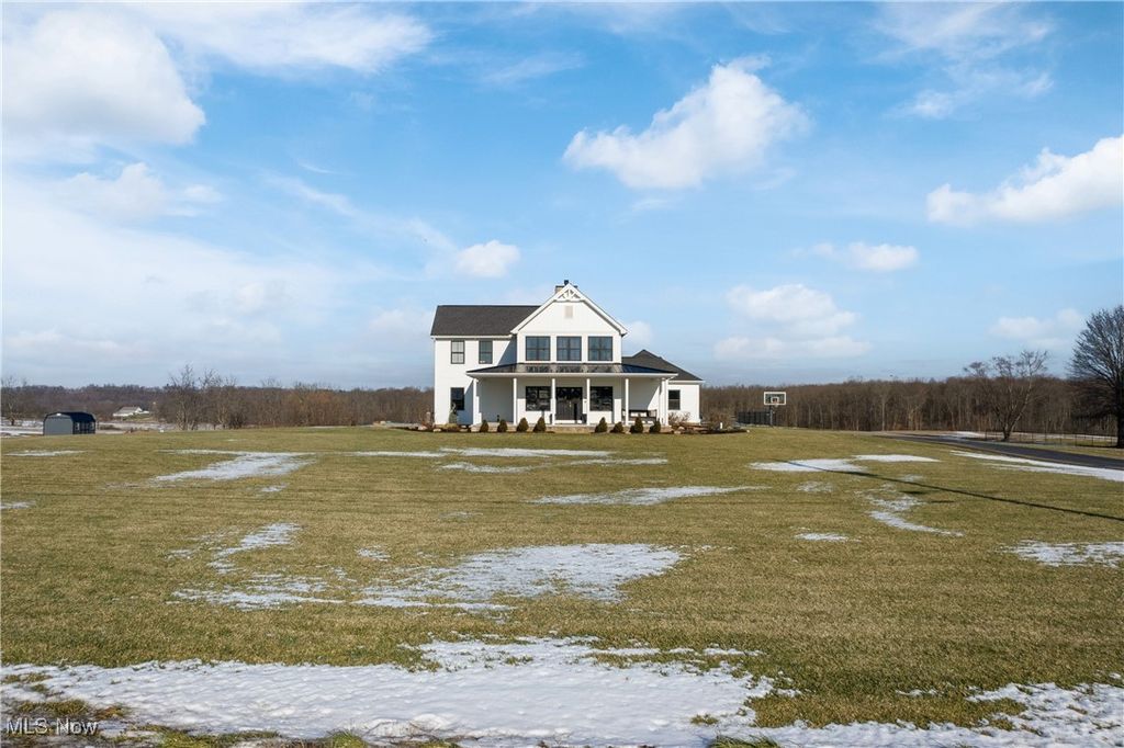 Photo of 14451 Sousa Street, North Lawrence, OH 44666 (MLS # 5177916)