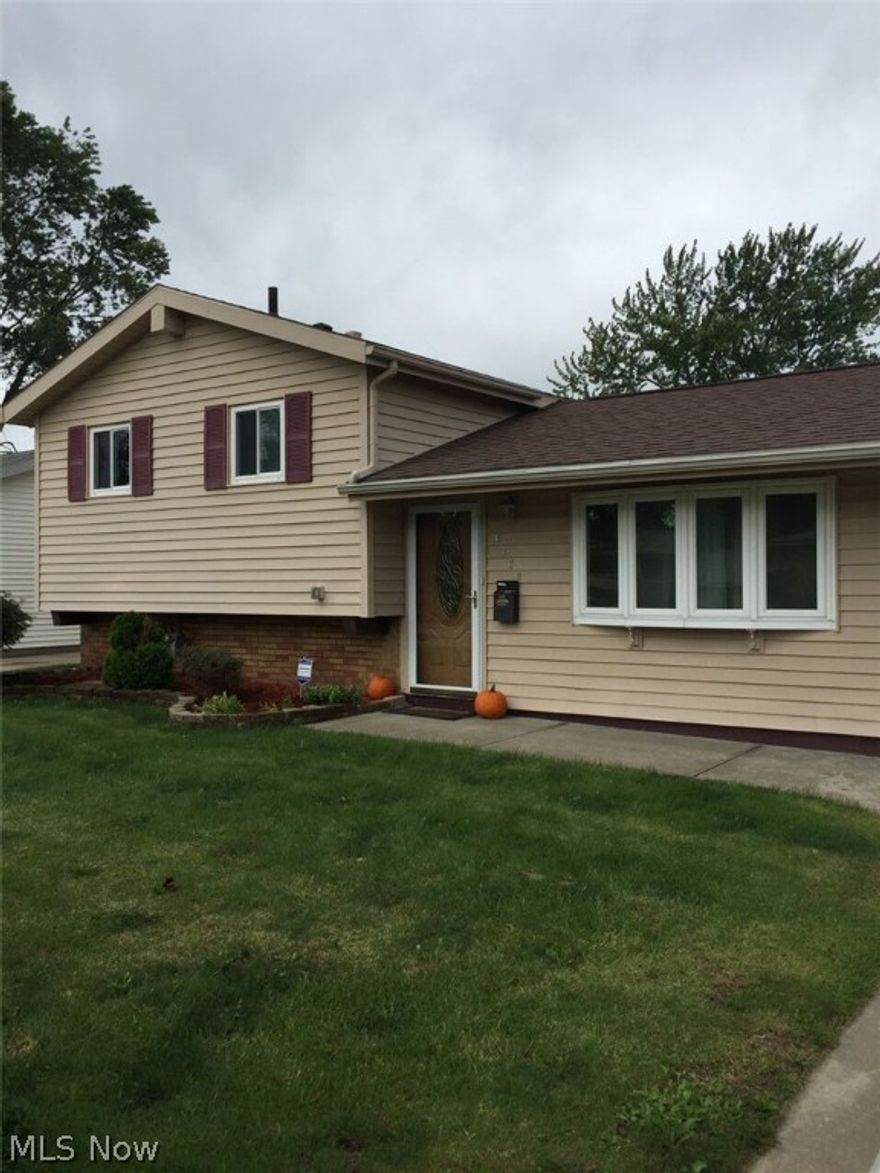 6330 Edgehurst Drive, Brook Park, Ohio 44142 -- Incredible 3 bedroom 2 bathroom split level with updates! 

$1,295 rent / $1,295 deposit 
$25 application fee per adult 
1-2 pets OK with $300 per pet deposit 
NO CMHA / NO SEC 8 

This Split Level home features many updates and upgrades that you must see to fully enjoy!! Updated Kitchen with maple cabinets, stainless appliances (microwave, dishwasher, stove w/ state of the art hood range), updated counter tops with granite island/breakfast bar with stools, tile floor and sky lights. Upstairs bath has been remodeled with double vanity vessel sinks and granite, tiled shower with rain shower tower and a jetted tub. Refinished hardwood floors, newer light fixtures. Yard is partially fenced in and has 2 car detached garage! Family room on lower level, and 3 bedrooms on the upper level with full bathroom. Laundry room offers washer/dryer provided! Tenant must supply their own fridge. 

Tenant pays all utilities including water/sewer,