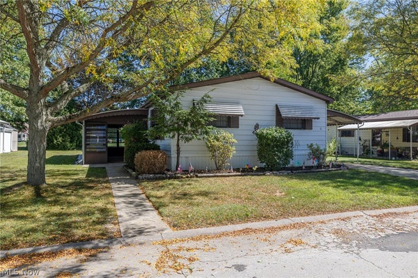 8 DOGWOOD LN, OLMSTED TWP, OH 44138 - Image 7ab7e9a746f2fd6cf41d0c035fa2e420/2165818985