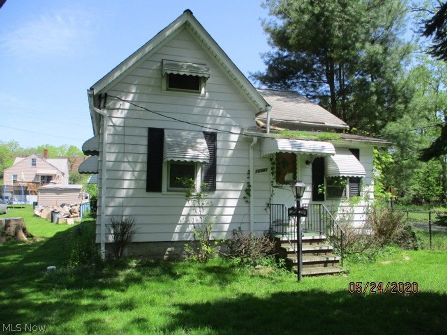 4 bedroom, with a possible tandem 5th on the second floor. Enclosed patio overlooking private treed lot. Close to schools, shopping and hospitals with easy access to downtown Cleveland.

Seller is Secretary of Veterans Affairs and property was built prior to 1978,lead-based paint potentially exists. All
information is approximate.
    This property may qualify for Seller Financing (Vendee)