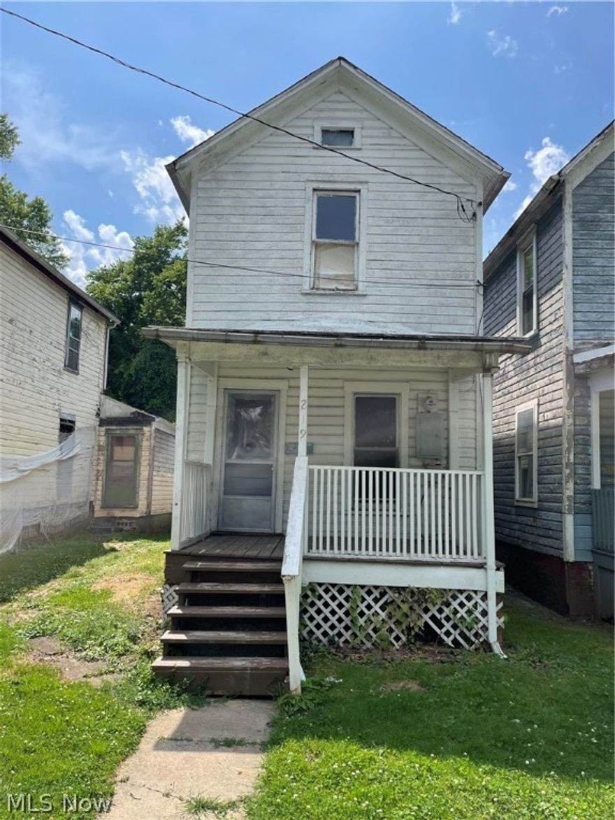Looking for a potential investment opportunity? This might be the gem you are waiting for. This house features 2 bedroom 1 bath located in Harmar Village. Nice level yard. Schedule your showing today! Selling-as is
