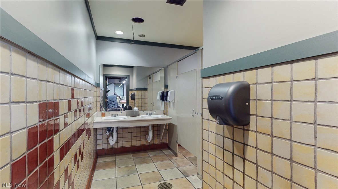 Cleveland, Ohio 44115, United States, ,Residential,Pending,59613