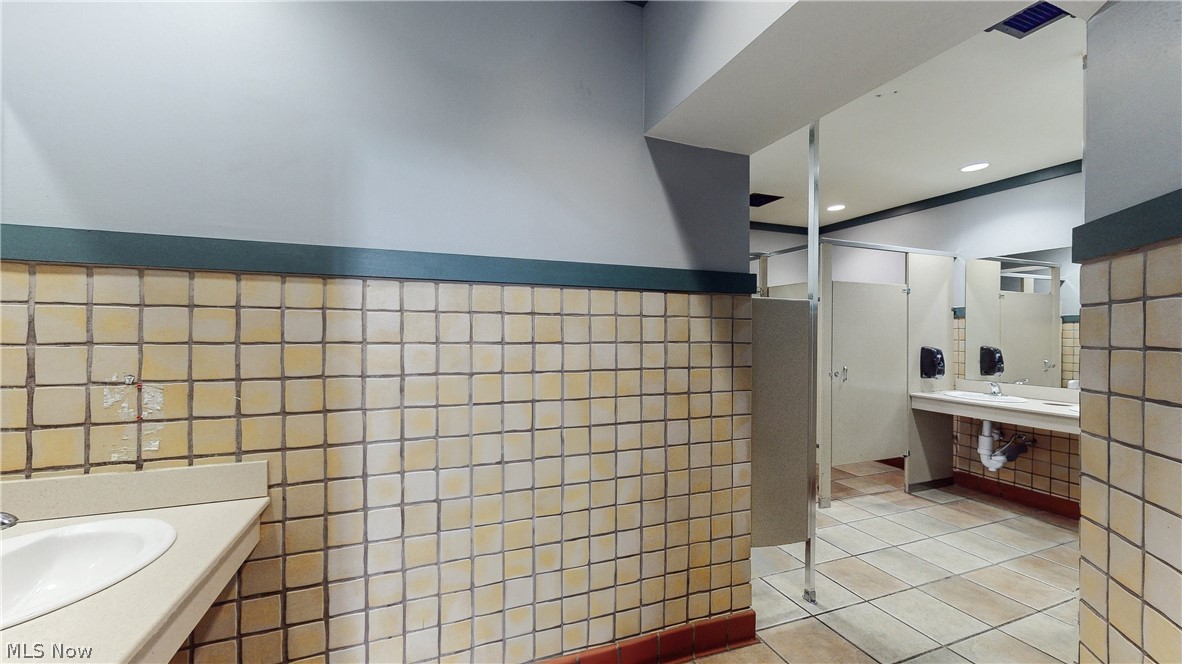 Cleveland, Ohio 44115, United States, ,Residential,Pending,59613