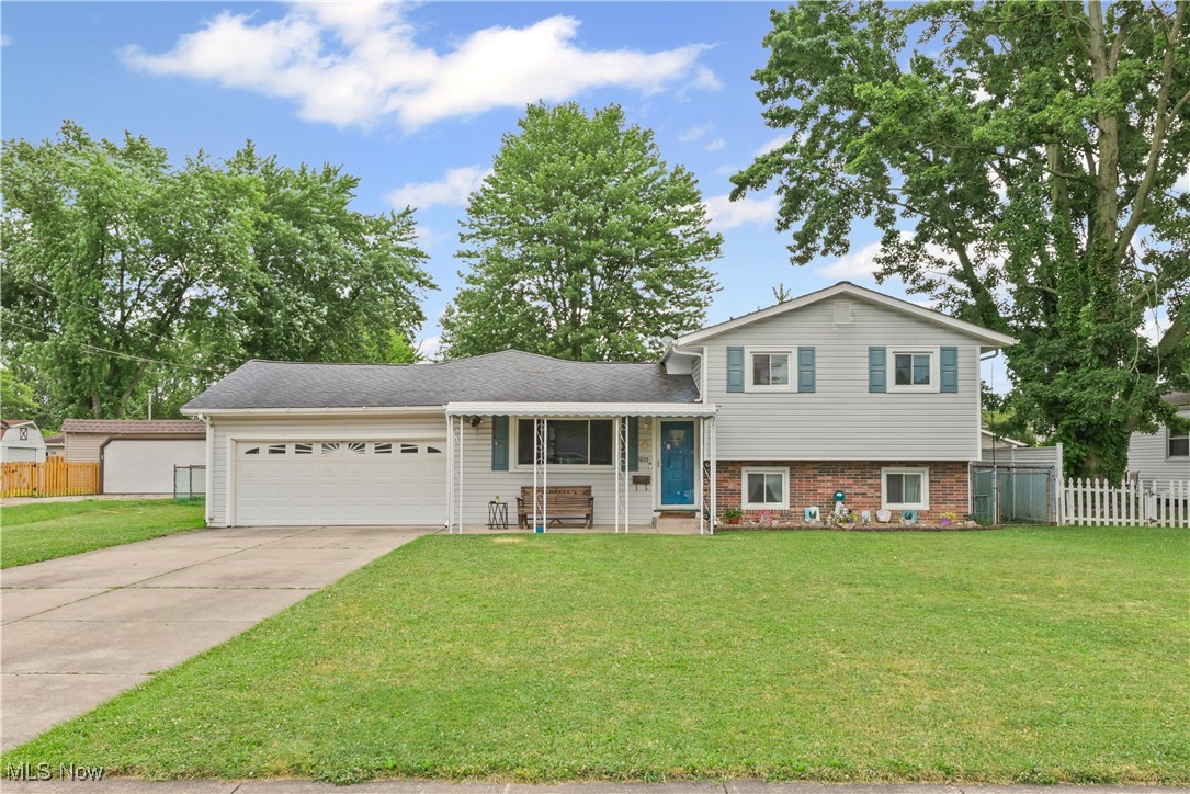 This spacious and well-cared-for split-level home in North Ridgeville has everything you’re looking for! Featuring 4 bedrooms, 1 full and 2 half bathrooms, and a large addition, there’s plenty of room for everyday living and entertaining.
Step inside to find a bright, welcoming interior with newer windows that let in tons of natural light. The expanded living kitchen and dinning offers great space to entertain.
Outside, you’ll love the large fenced-in backyard—perfect for gardening, or simply relaxing. Whether you’re hosting a barbecue or enjoying a quiet evening under the stars, this yard offers space and privacy.
Located in a friendly neighborhood, this home combines comfort, functionality, and charm. It’s move-in ready and waiting for you to make it your own!