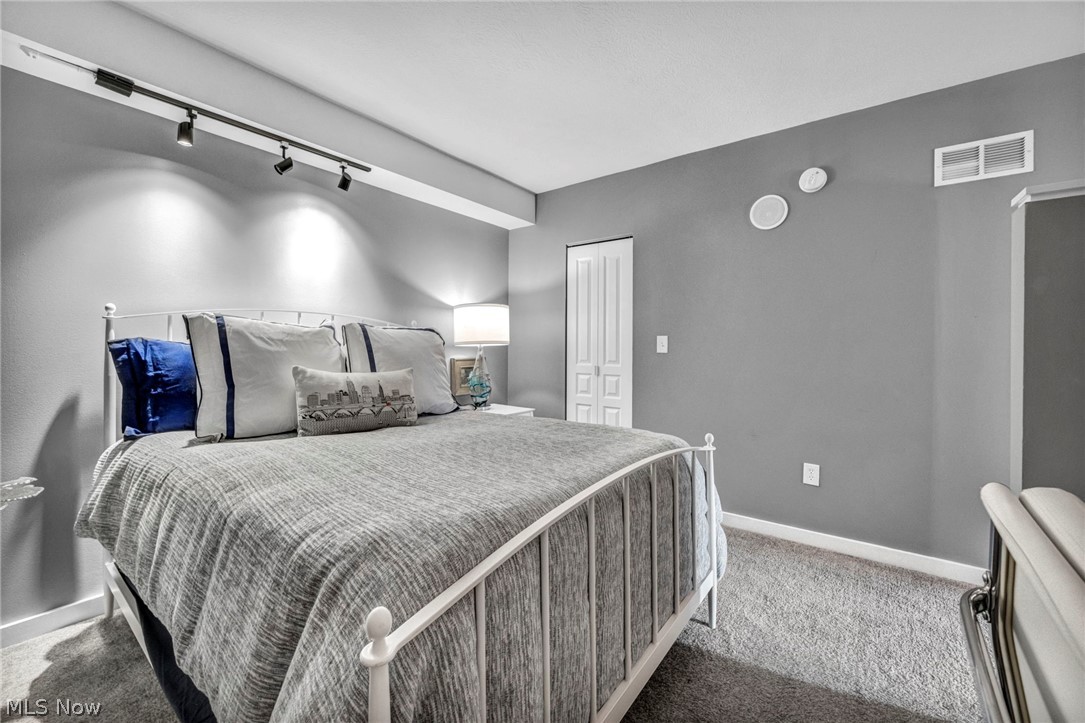 Pointe/Gateway Condo - Residential