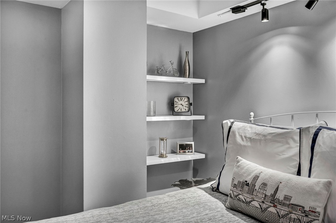 Pointe/Gateway Condo - Residential