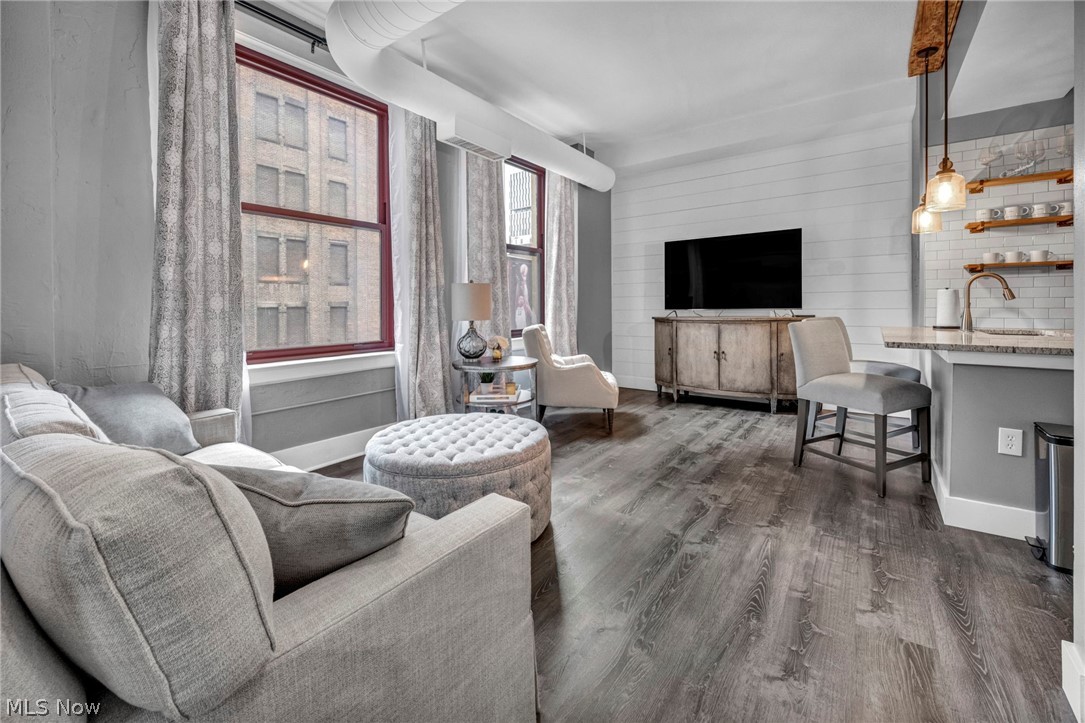 Pointe/Gateway Condo - Residential