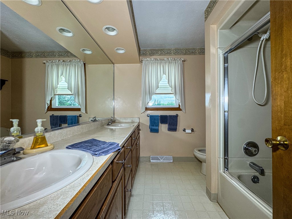 453 Gardenview Drive, Youngstown, Ohio image 19