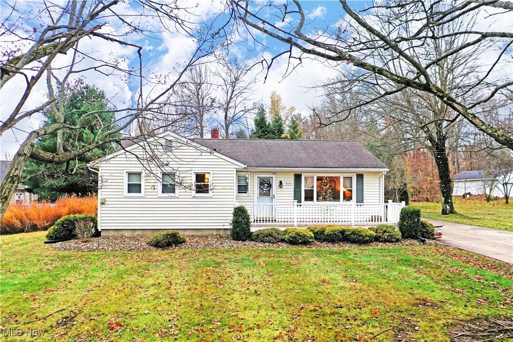 Photo of 3224 Reeves Road NE, Warren, OH 44483 (MLS # 5174526)