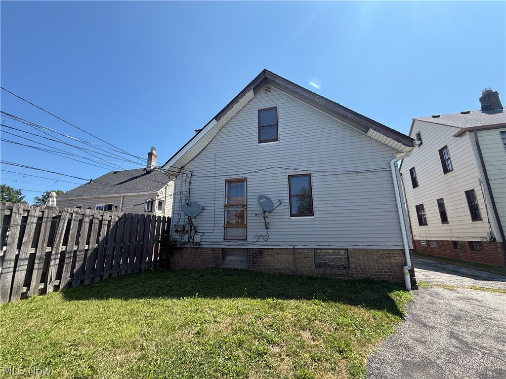4752 E 88th