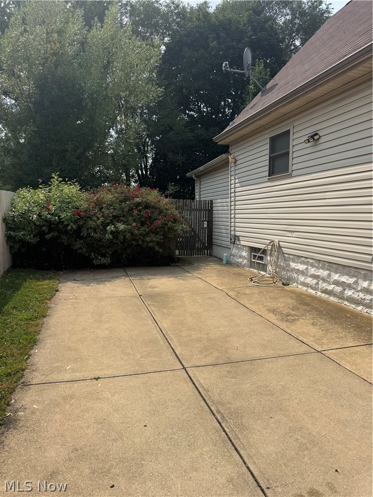 2044 Halstead