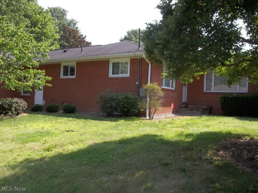 Three bedroom brick ranch,three full baths,new central air in 2011,newer windows,furnace,garage door.security system with two fireplaces! Hardwood floors two cedar closets located in Howland. All appliances stay! Call today for a showing on this super clean one owner brick ranch!