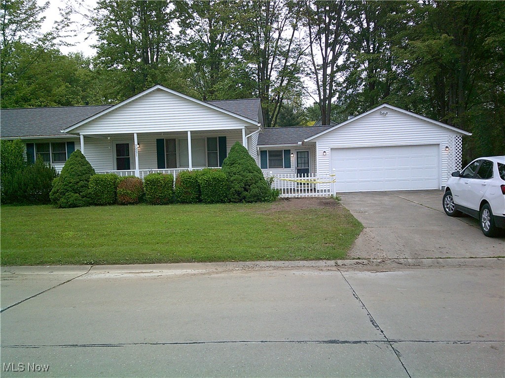 7251 Hidden Glen Drive, Amherst, Ohio image 1