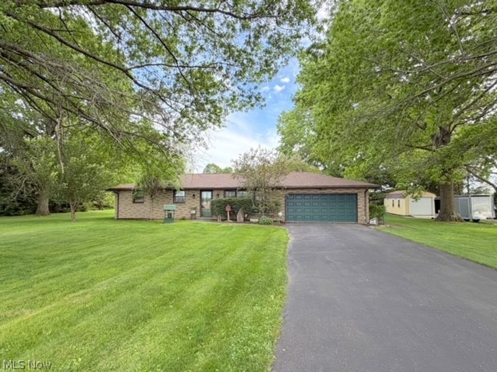 Photo of 6092 East Avenue Extension SE, Gnadenhutten, OH 44629 (MLS # 5211705)