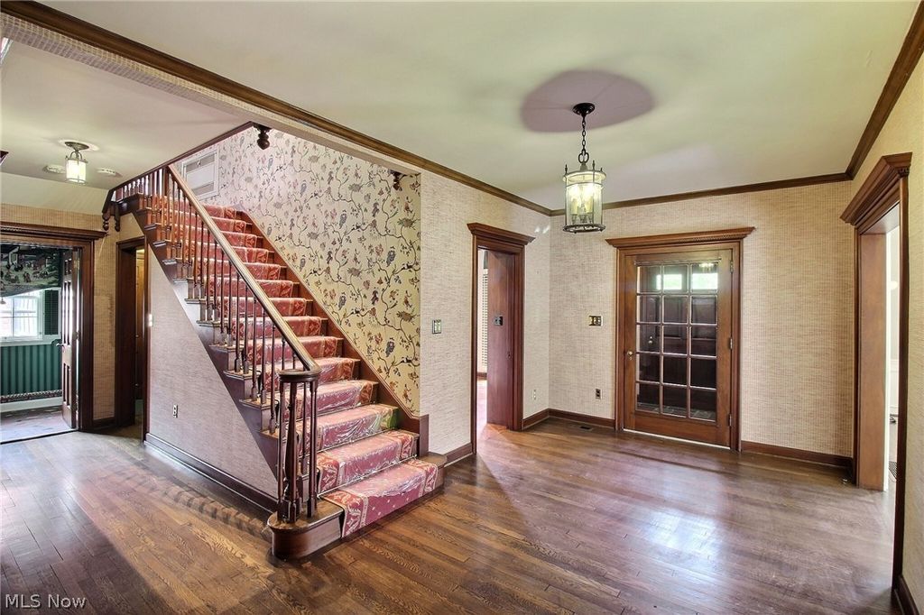 Photo of 2710 Chesterton Road, Shaker Heights, OH 44122 (MLS # 5191893)