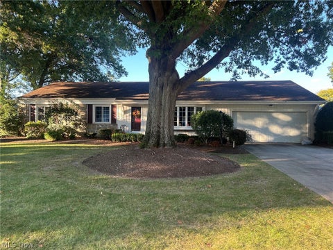 Homes For Sale - 5171 Meadow Wood Boulevard<br/> Cuyahoga County, Lyndhurst, OH 44124