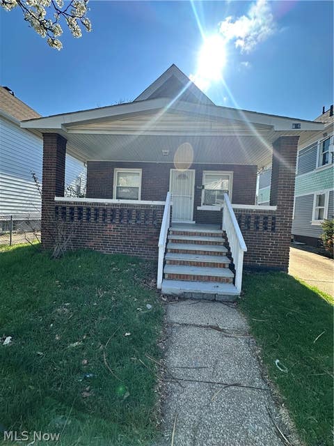 Multifamily For Rent - 816 London Road #DOWN<br/> Cleveland, OH 44110