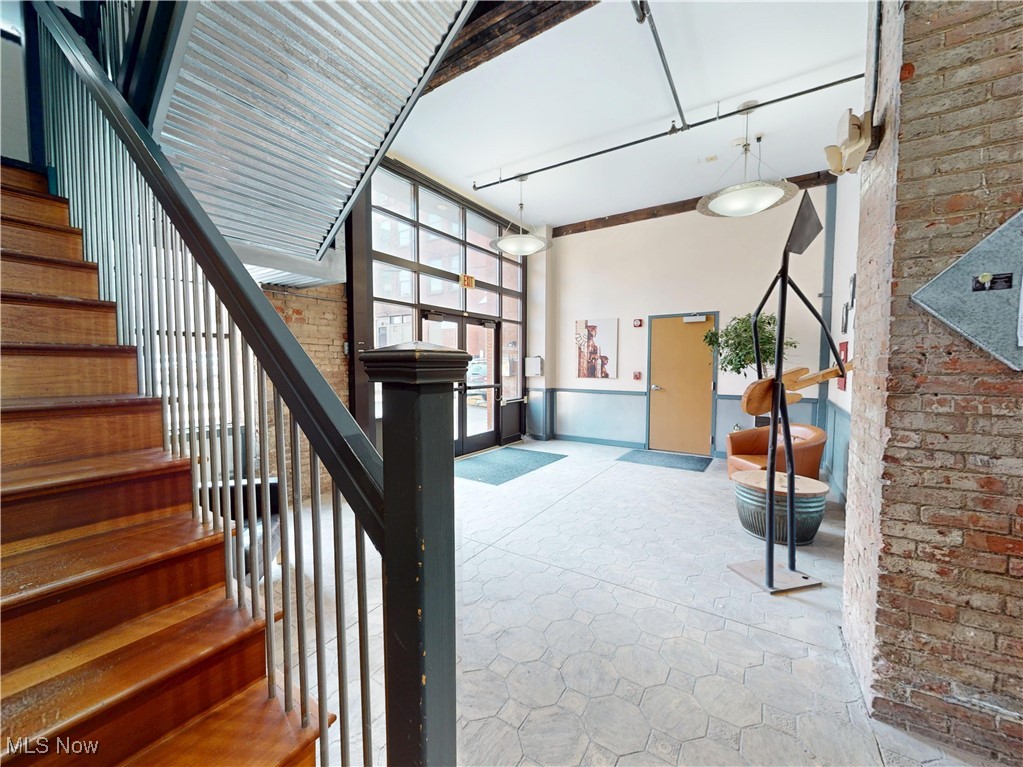 1260 W 4th Street 402