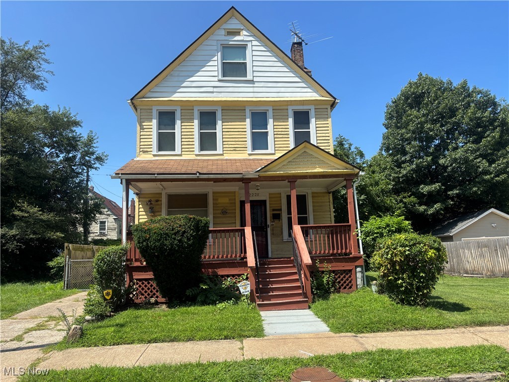 Beautiful home in the city's most exciting up and coming neighborhood! Situated just minutes from Fairfax Market district. Whether you're a first-time buyer or simply looking for a smart investment, this home is a must see!