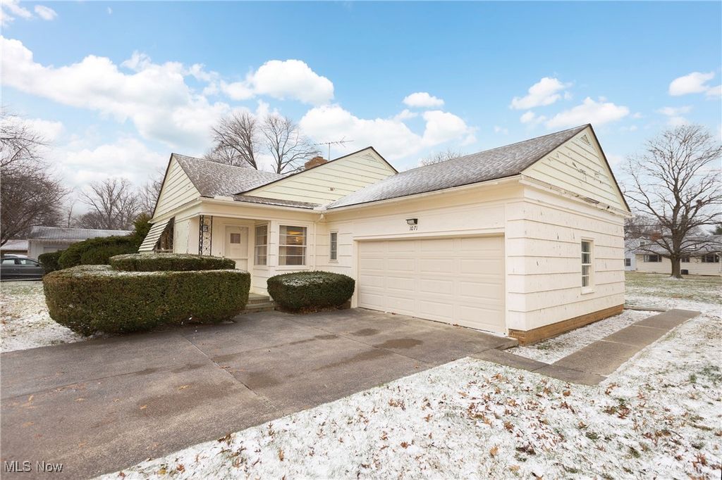 Photo of 1071 Orchard Park Drive, Rocky River, OH 44116 (MLS # 5177234)