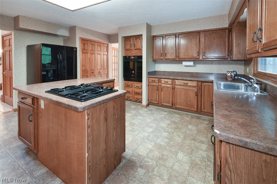 Throw 02/Stones - Residential